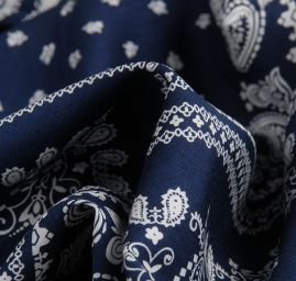 Viskozová šatová látka paisley vzor bílomodrá