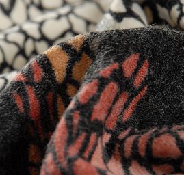 Středně silný úplet tisk romantický motiv 