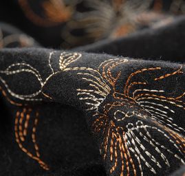 Vlněná látka s výšivkou paisley motiv/květy tm.hnědá