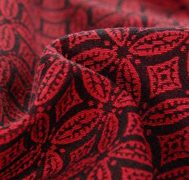 Žakárová látka geometrický motiv červená