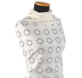 Úplet prořezávaný vzor květů slonová kost