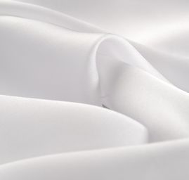 Jemný hladký satén imitace hedvábí bílý