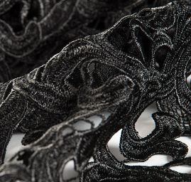 Efektní hrubá krajka květ/ornament černá