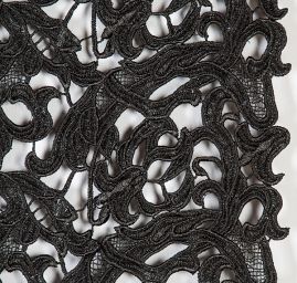 Efektní hrubá krajka květ/ornament černá
