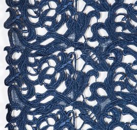 Efektní hrubá krajka květ/ornament tm.modrá