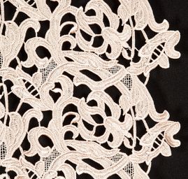 Efektní hrubá krajka květ/ornament béžová