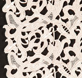 Efektní hrubá krajka květ/ornament béžová
