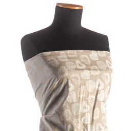 Bavlna tisk vzor krajkových srdíček režná