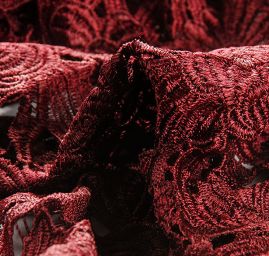 Hrubá krajka vínová