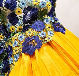 Hrubá krajka plastický květ modrožlutá