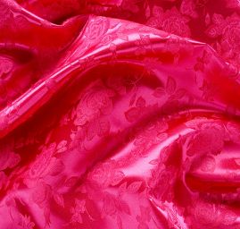 Brokát krojový nepružný fuchsiový