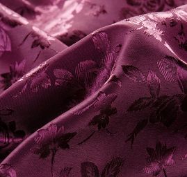 Brokát krojový nepružný tmavě fialovovínová