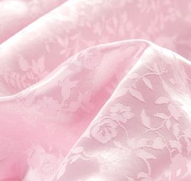 Brokát krojový nepružný drobný vzor růžový