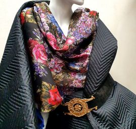 Prošev saténový černý/modrý geometrický vzor