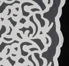 Krajka tylová sametové aplikace bílá