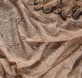 Krajka vzorový tyl s bordurou hrubé krajky tělová