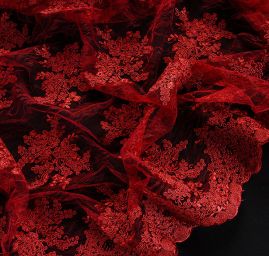 Krajka na vzorovém tylu květy vínová