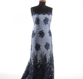 Krajka bordurová na tylu květy/ornament tm.modrá