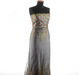 Tyl s výšivkou květů