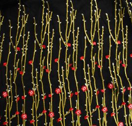 Tyl s výšivkou květů