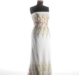 Tyl s výšivkou květů červenorůžových bílý