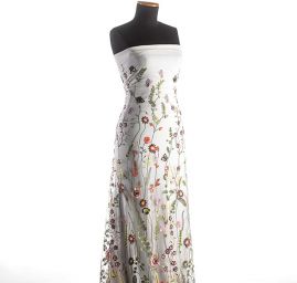 Krajka výšivka na tylu louka/motýlci bílý tyl