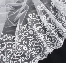 Krajka jemná tylová výšivka bordura stříbrná