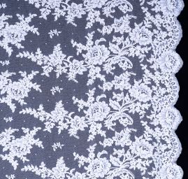 Krajka výšivka na tylu květinový motiv bílá