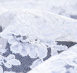 Krajka výšivka na tylu v barvě slonové kosti