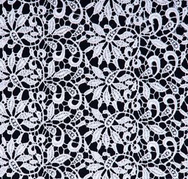 Efektní hrubší krajka ve smetanové barvě