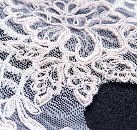 Exkluzivní krajka lem květinový motvi smetanová