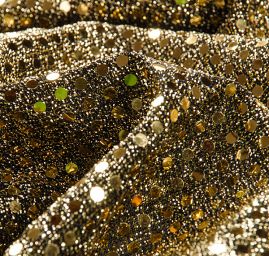 Úplet s flitry ve tvaru puntiku zlatočerné
