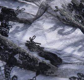 Krajka romantická výšivka na tylu černá II.jakost