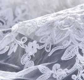 Krajka výšivka na tylu květinový motiv slonová kost II.jakost