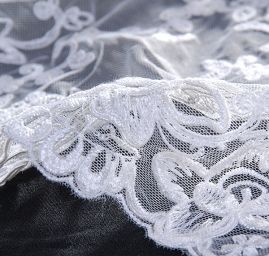 Krajka výšivka na tylu květinový motiv slonová kost II.jakost