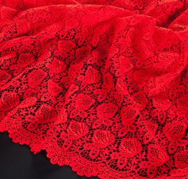 Efektní hrubá krajka motiv květů