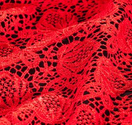 Efektní hrubá krajka motiv květů