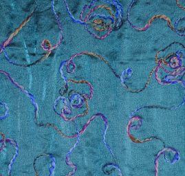 Lamé  šatovka s plastickou výšivkou květů