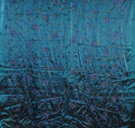 Lamé  šatovka s plastickou výšivkou květů