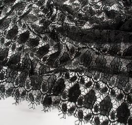 Efektní hrubá krajka květy černá