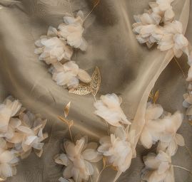 Organza s výšivkou a plastickými květy béžovožlutá