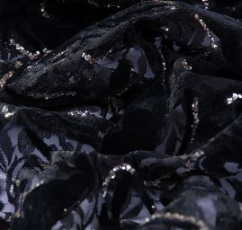 Efektní krajka s aplikací třpytek a sametové výšivky