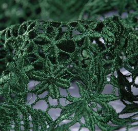 Efektní hrubá krajka květinový vzor zelená