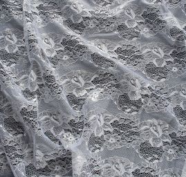 Krajka pružná jemná květinový vzor bílostříbrná