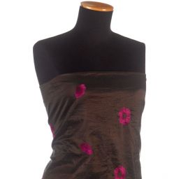 Vyšívaný taft hnědý vlčí  máky