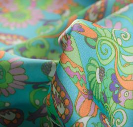 Satén nepružný tisk motiv motýlci a vážky sv. modrý