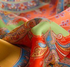 Satén nepružný tisk orientální vzor červený