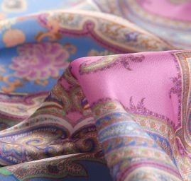 Satén nepružný tisk orientální vzor sv. modrý