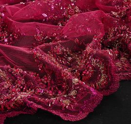 Krajka na tylu fuchsiová výšivka korálky