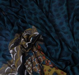 Úplet žoržetového vzhledu kupón petrolej